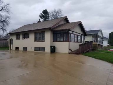 Main picture of 2221 Main St