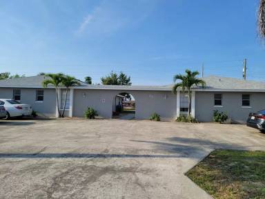 Main picture of 702 SE 47th St