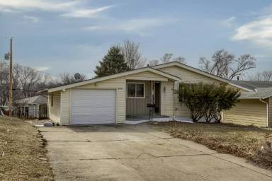 Main picture of 4907 Vinton St