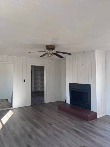 Main picture of 401 Holly St