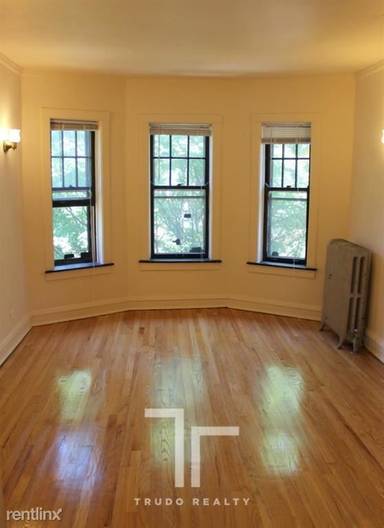 Main picture of 2100 W Ainslie St