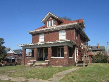 Main picture of 702 10th Ave