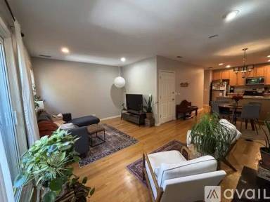 Main picture of 1241 N Maplewood Ave