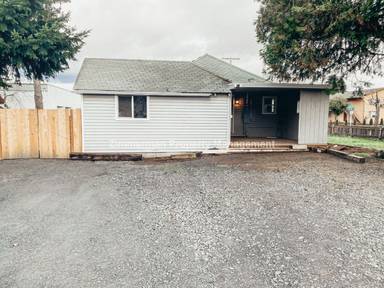 Main picture of 452 Pioneer Pkwy W