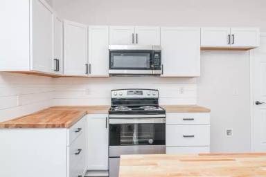 Main picture of 111 E 15th St