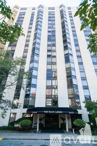 Main picture of 1120 N LaSalle Dr Apartments