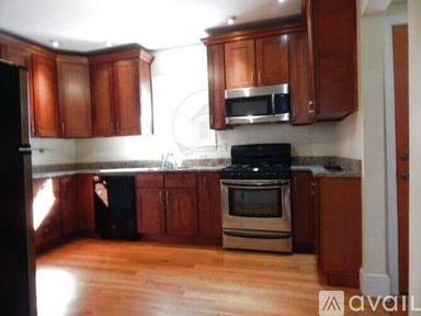 Main picture of 32 Hawthorne St