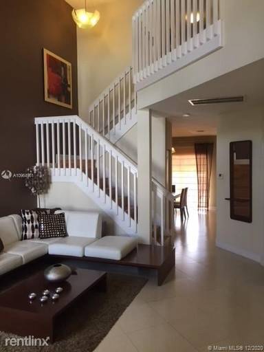 Main picture of 10912 NW 67th St