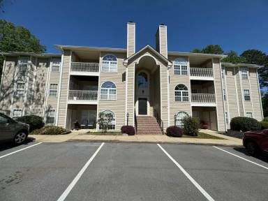 Main picture of 6704G W Friendly Ave