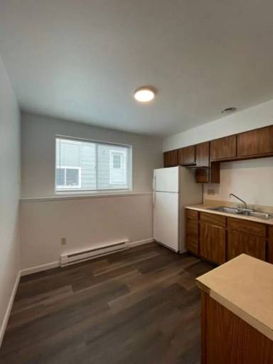 Main picture of 112 8th Ave W