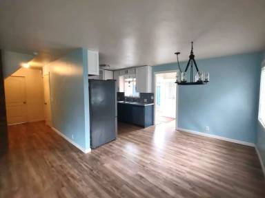 Main picture of 9 Lokit St