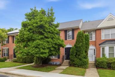 Main picture of 1033 Higgins Way