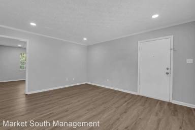 Main picture of 111 E Mell St
