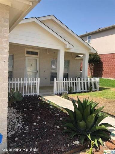 Main picture of 700 White Hawk Trl