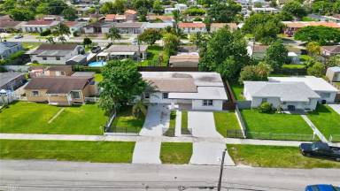 Main picture of 7400 SW 37th St