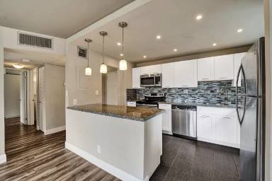 Main picture of 2771 Taft St