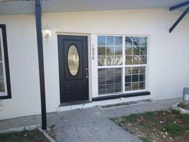 Main picture of 1906 31st St W