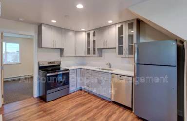 Main picture of 2211 Spruce St