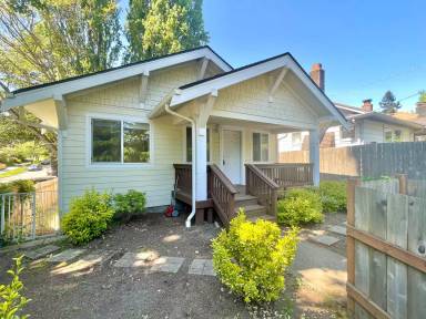 Main picture of 5503 5th Ave NE