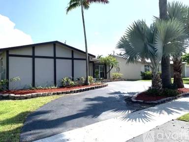 Main picture of 11460 NW 39th Pl