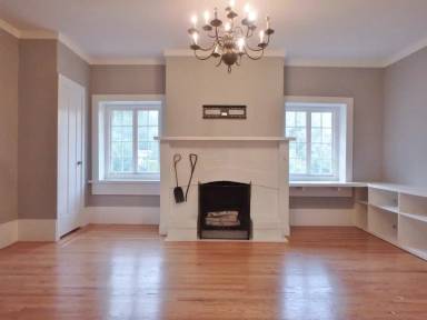 Main picture of 1039 Broadway