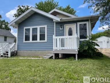 Main picture of 829 Hudson Ave