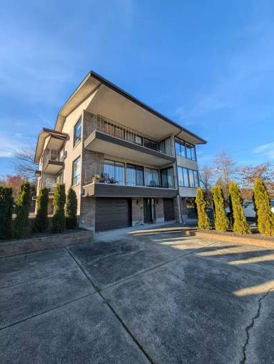 Main picture of 4040 Ridge Crest Way SE