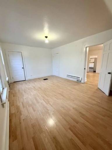 Main picture of 611 N Broadway
