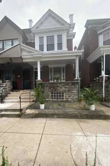 Main picture of 148 W Wyneva St