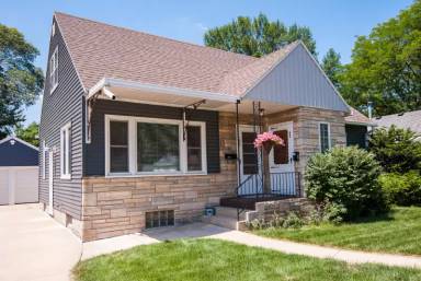 Main picture of 925 11th Ave NE