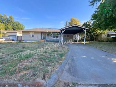 Main picture of 1220 NW Logan Ave