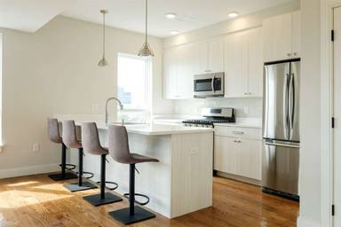 Main picture of 31 North Beacon St