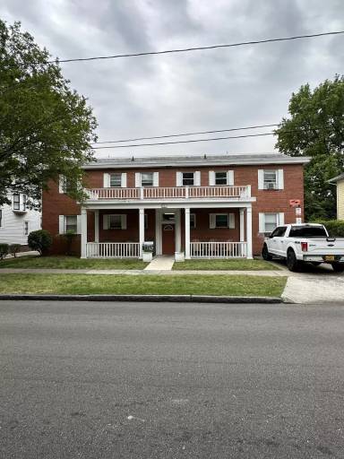 Main picture of 721 W Princess Anne Rd