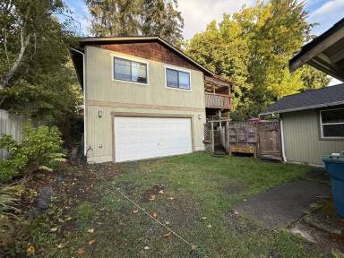 Main picture of 1020 Avenue A