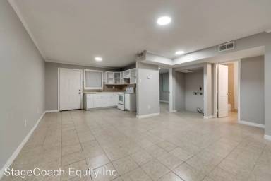 Main picture of 123 W 6th St