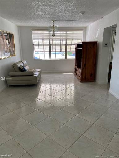 Main picture of 2400 NE 33rd Ave