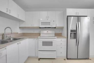 Main picture of 315 NW 36th Ave