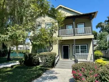 Main picture of 3210 Robertson Ave