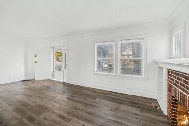 Main picture of 2425 E 67th Ter