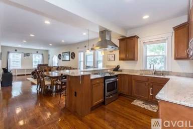 Main picture of 34 Lawrence St