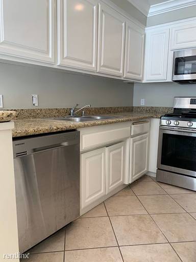 Main picture of 11939 Darlington Ave