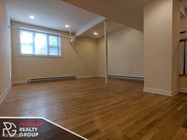 Main picture of 3910-28 N Pine Grove Ave