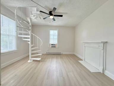 Main picture of 215 N Mecklenburg Ave