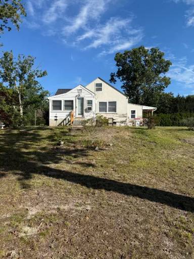 Main picture of 601 N Orchard Rd