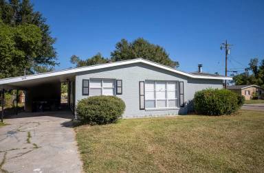 Main picture of 1621 Clover Dr