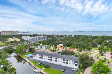 Main picture of 2124 N Tamiami Trl