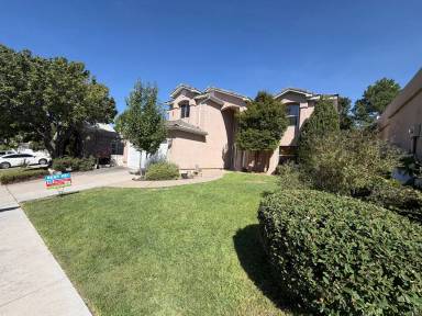 Main picture of 6517 Glen Oak NE