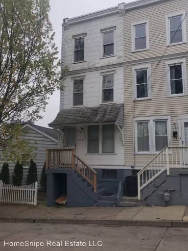 Main picture of 150 S Penn St