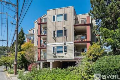 Main picture of 1926 Fairview Ave E