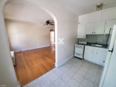 Main picture of 810 Dempster St